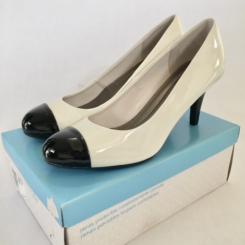NWT/box SZ 8 Ivory and Black patent pumps!